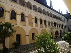 Schloss Starhemberg (Innenhof links)