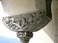 Detail am Fenster (Kapitell)