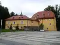 Wohn- und Haupttrakt