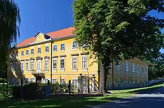 Schloss Walterskirchen, 1733 von Graf Andreas Koháry erworben; heute im Besitz des Hauses Sachsen-Coburg-Koháry.