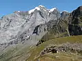 Schmadrihütte mit Jungfrau (Bildmitte)