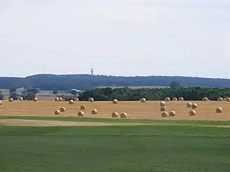 Landschaft am Schmooksberg mit Berg und Radarstation