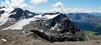 Grawand in der Bildmitte mit dem Hochjochferner (Gletscherstand 2011), rechts im Tal Kurzras, gesehen von Nordwesten (Im Hintern Eis)