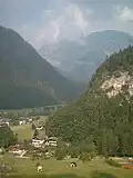 Der Ortsanfang von Schönau, vom Wanderweg Grünstein aus gesehen