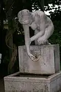 Wasserschöpfendes Mädchen, Schulgarten, Lübeck