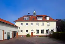 Wenig veränderte Gebäudesüdseite (2024)