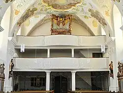 Empore mit der Andreas Weiß zugeschriebenen Orgel, ca. 1760.