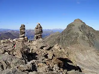 Das Schwarzhorn vom Nachbargipfel Radüner Rothorn (3022&nbsp;m) aus gesehen.