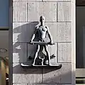 Figur links vom Eingang (2009)