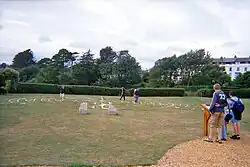 Modernes Rasenlabyrinth in Seaton.