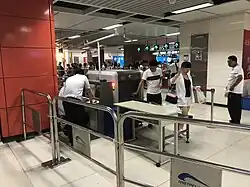 Gepäckscanner am Stationszugang (Chengdu, 2017)