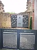 Kolumbarium in der Ruine des nördlichen Querschiffes