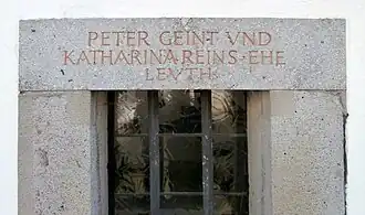 Fenster mit Namen der Stifter