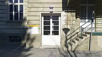 Haus 4, Eingang
