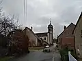Rue du Lavoir mit Blick zur Kirche Saint-Didier