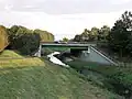 Brücke der A 2; rechts der Seseke-Radweg