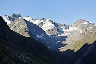 Hochvernagtspitze, Südliche Sexegertenspitze, Nördliche Sexegertenspitze, Hintere Ölgrubenspitze; davor links Pitztaler Urkund