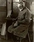 Shaker-Bruder Ricardo Belden bei der Herstellung von Spanschachteln in einer Werkstatt im Shaker-Dorf Hancock bei Pittsfield, Massachusetts