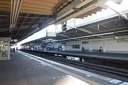 Bahnsteig der Negishi-Linie