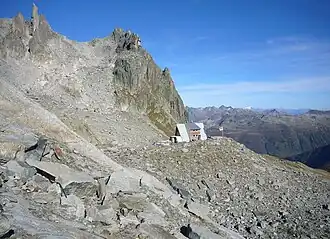 Chli Bielenhorn von Westen, im Vordergrund die Sidelen-Hütte