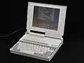 Der PCD-4NCsx war innerhalb der PCD-Familie das erste Notebook mit Farbdisplay und 486er-Prozessor.