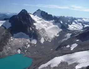 Der Mount Spickard mit dem Silver Glacier und dem Silver Lake
