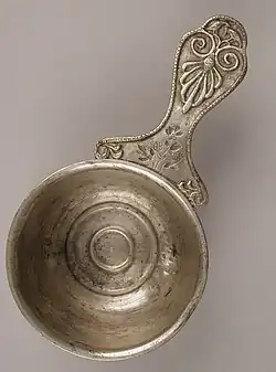 Die Kasserolle, links Komplettansicht, rechts Stempel