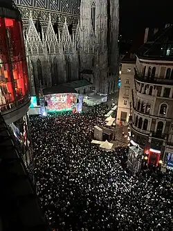Silvesterpfad 2025–2026 vom Haas-Haus gesehen