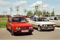 Škoda 120 LS in rot neben einem BMW E21 in Russland