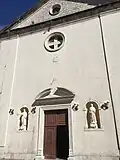 Eingang der römisch-katholischen Kirche Mariä Geburt