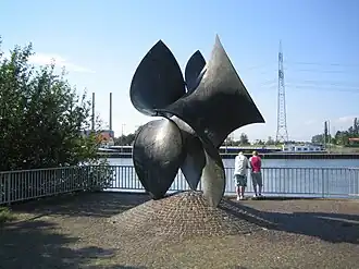 Skulptur „Alte Schleuse“ am Main