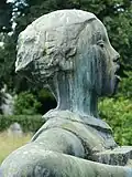 Skulptur (1970) von Walter Peter (1902–1997) auf dem Friedhof St. Katharinen, Feldbrunnen-St. Niklaus, Solothurn. Für Uhrenfabrikant, Kocher-Christ