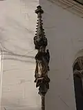 Anna selbdritt mit der Hausmarke Hans Frenzels am Kragstein (Ostseite links)[16]