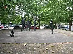 Skulpturengruppe (1984), Charlottenburger Chaussee 75, Berlin-Spandau