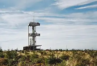 Der neue Aussichtsturm auf dem Gipfel