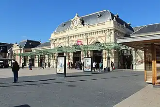 Empfangsgebäude (2015)