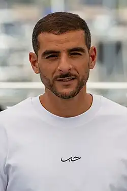 Sofiane Zermani und Pio Marmaï spielen die Polizisten Reda und Livio, die das „Roi Soleil“ besuchen