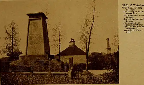 Historische Ansichtskarte mit dem Denkmal mit dem Löwenhügel im Hintergrund