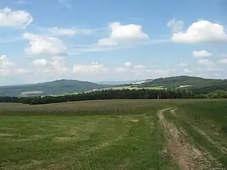 Womrather Höhe (links) und Koppensteiner Höhe (rechts)