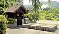 Brunnen und Lavoir