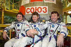 v.&nbsp;l.&nbsp;n.&nbsp;r. Charles Simonyi, Gennadi Padalka, Michael Barratt