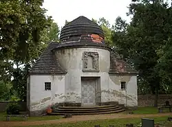 Mausoleum der Gutsbesitzer-Familie Jordan auf dem Kirchhof in Spören bei Zörbig (vor 1915)