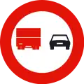 R-306 Überholen für Lastkraftwagen verboten