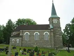 Foto einer steinernen Kirche