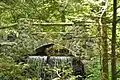 Brücke über einen Damm aus dem 18. Jahrhundert über den Spot Pond Brook
