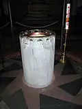 Taufstein in der oberen Kirchenmitte