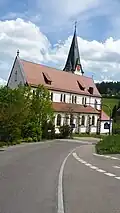 Von der Kirche St.&nbsp;Jakobus führt der Schlossbergweg zu Spielscheune, Spielplatz, Aqualino und zum Kinderbauernhof Tierscheune.