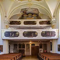 Orgel und Empore