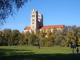 St. Maximilian von den Isarauen gesehen