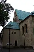 Die Nordseite: Sakristei und gotischer Teil